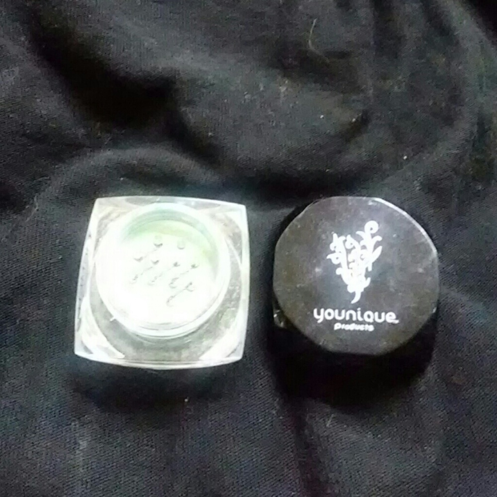 Younique eyeshadow
